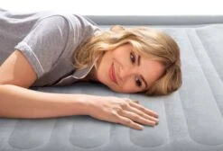 Intex Comfort Plush Hoog Luchtbed - Queensize - Ingebouwde Elektrische Pomp -Bo-Camp Winkel 1320 1900 64414 inuse4 2022 300